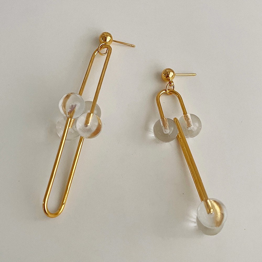 Asymmetric U shape ball link hoops