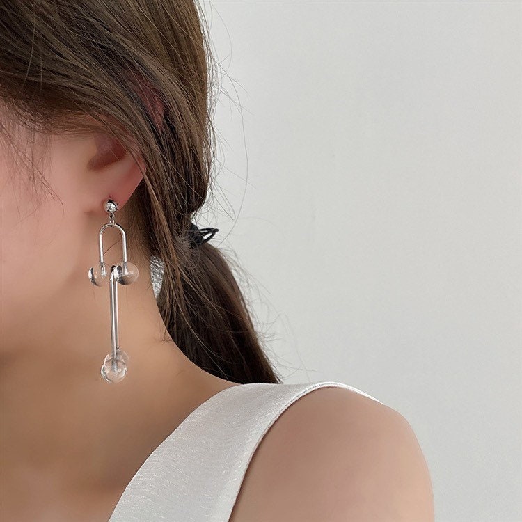 Asymmetric U shape ball link hoops