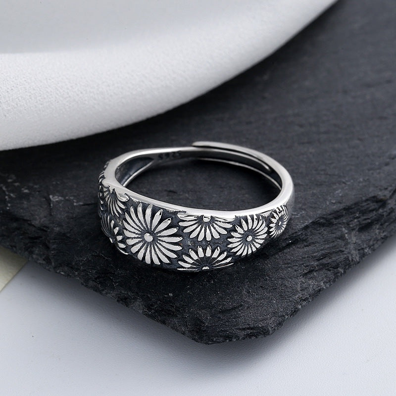 Elegant Daisy Ring