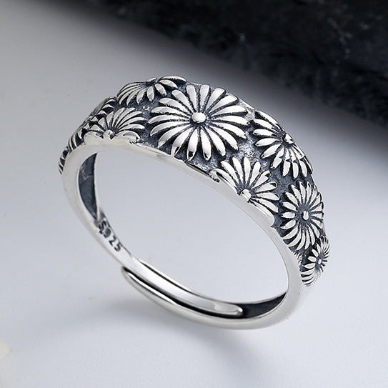 Elegant Daisy Ring