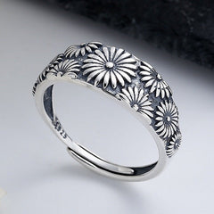 Elegant Daisy Ring
