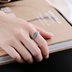 Elegant Daisy Ring