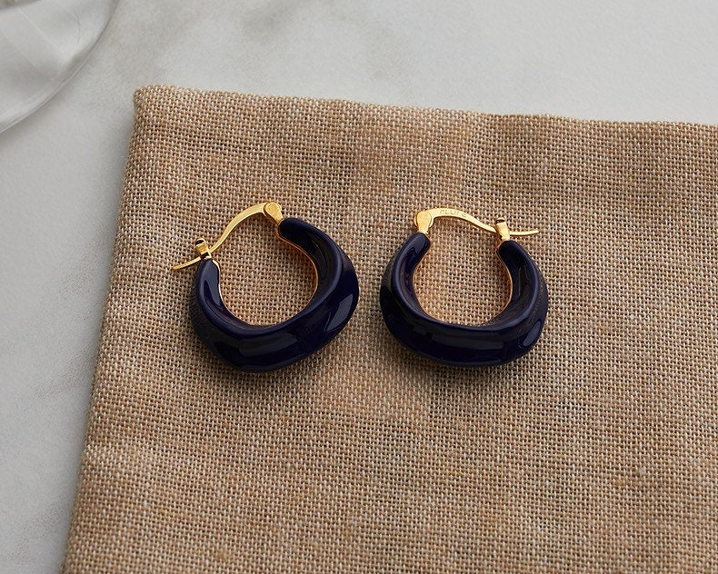 Classic Wavy Hoop Earrings