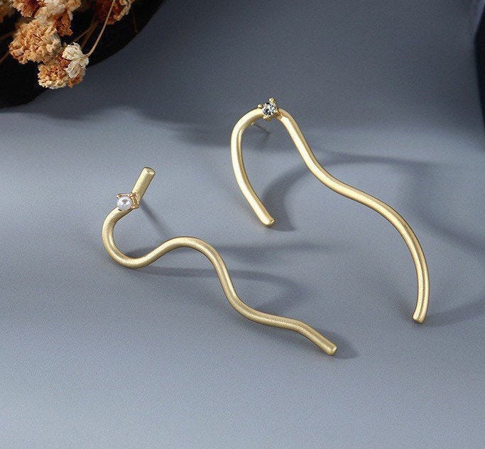 Curvilinear Spark Gold Studs