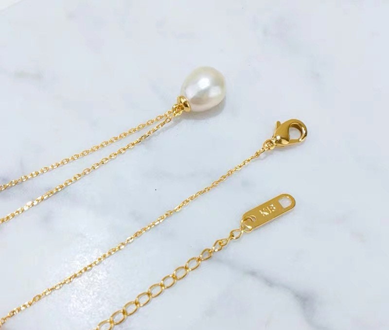 Elegant Baroque Pearl Necklace