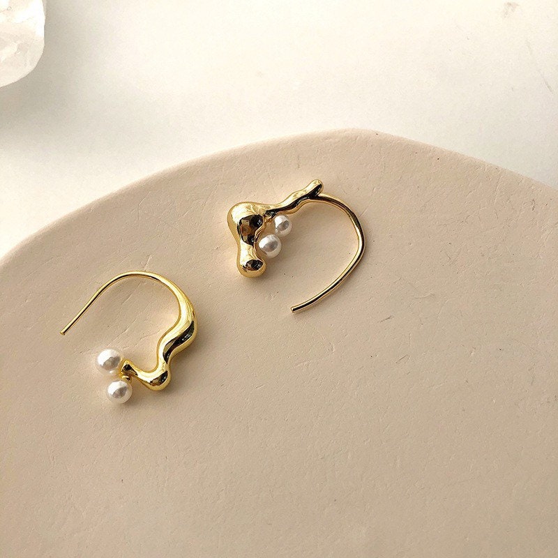 Water Shape Pearl Earrings