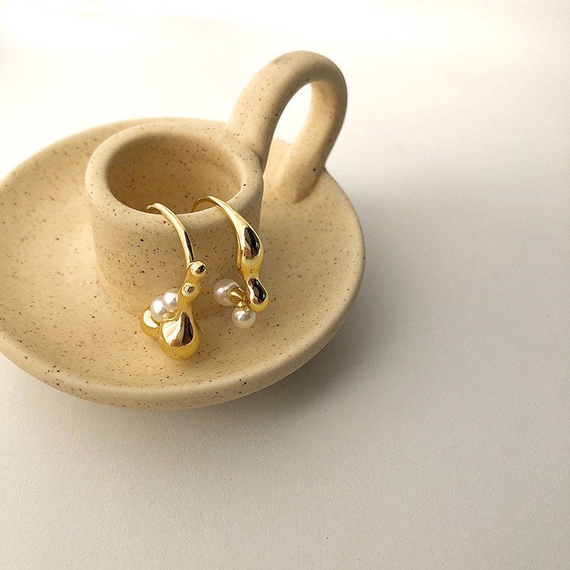 Water Shape Pearl Earrings
