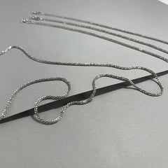 Exquisite Dual-Tone Pearl Necklace with Vintage Charm Pendant