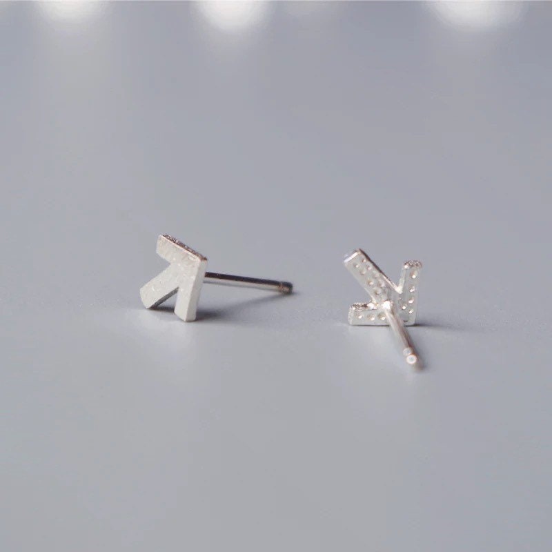 Tiny arrow earrings| Geometric| Studs| Sterling Silver| Simple| Cute