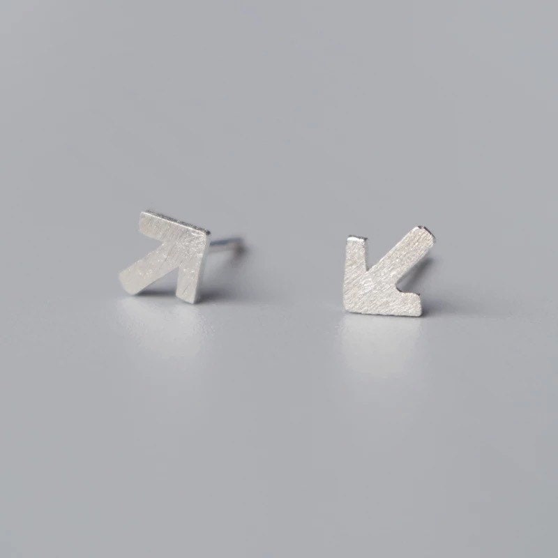 Tiny arrow earrings| Geometric| Studs| Sterling Silver| Simple| Cute