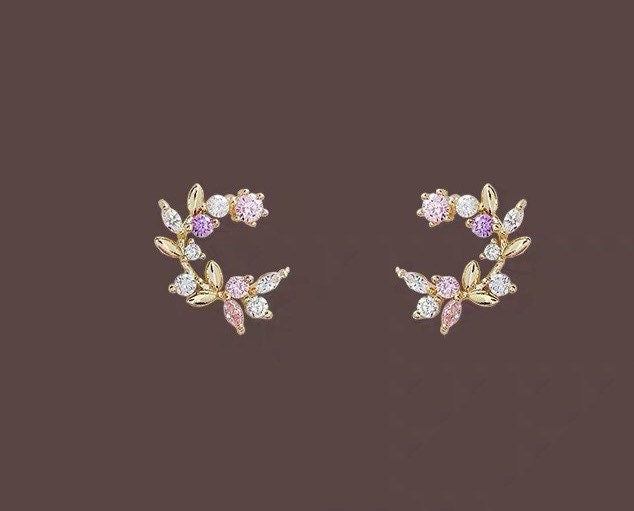 Tiny wreath earrings| Studs| Sterling Silver| Flower leaf earrings| Dainty earrings|