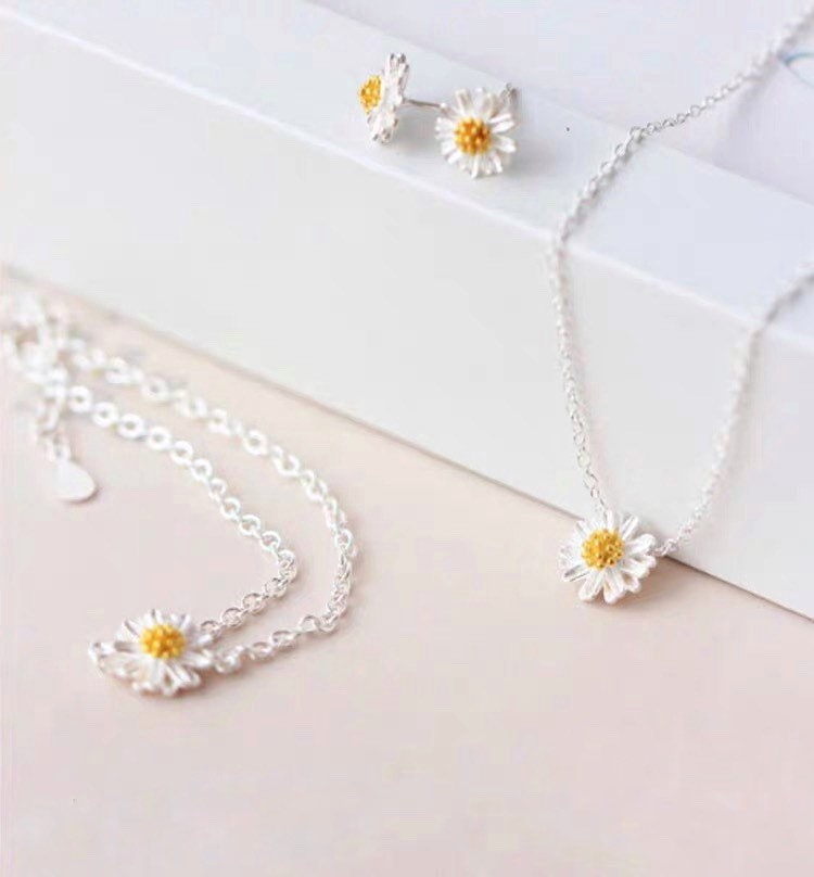 Tiny Daisy Earrings| Sunflower|